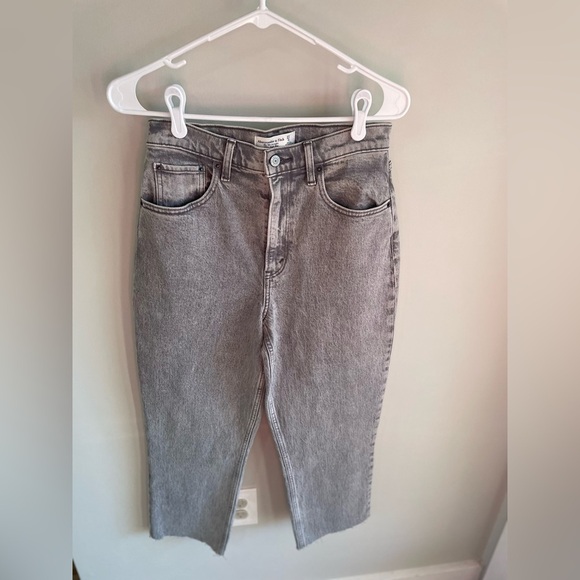 Abercrombie & Fitch 90s Straight Ultra High Rise - Grey - Size 4/27 Curve Love - Picture 3 of 9